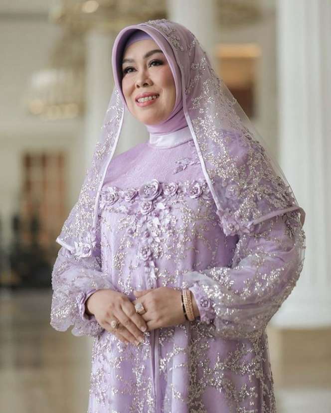 Potret Penampilan Ibu Lesti Kejora di Acara Lamaran Sang Putri