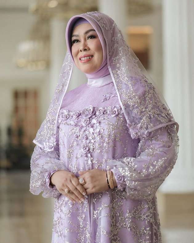 Potret Penampilan Ibu Lesti Kejora di Acara Lamaran Sang Putri