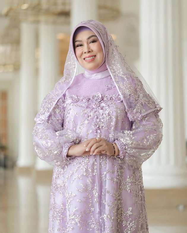 Potret Penampilan Ibu Lesti Kejora di Acara Lamaran Sang Putri