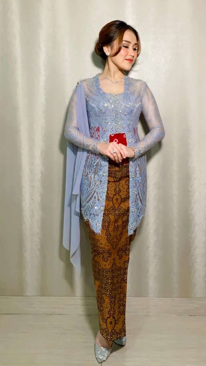 Disorot! 5 Penampilan Ayu Ting Ting di Pernikahan Lesty-Billar