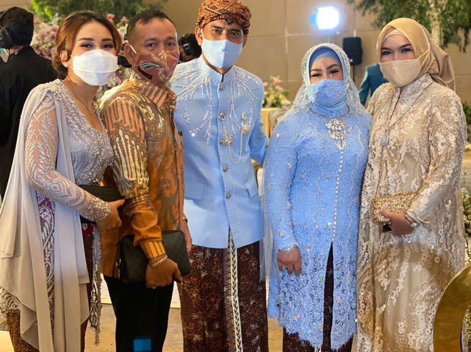 6 Momen Perhiasan Ayah Rozak di Nikahan Lesti-Billar Disorot