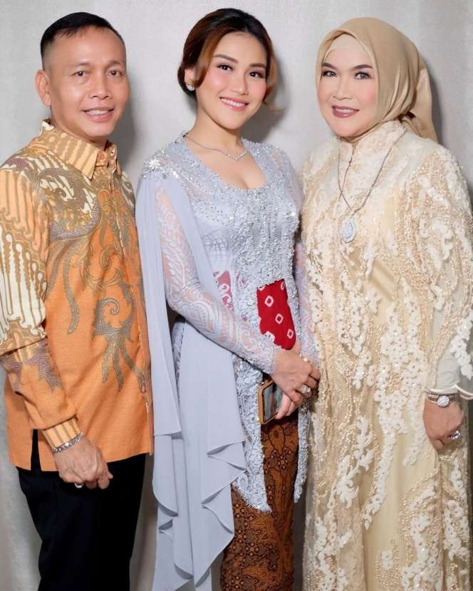 Gaya 10 Seleb di Nikahan Billar & Lesty, Abdul Rozak Disorot!