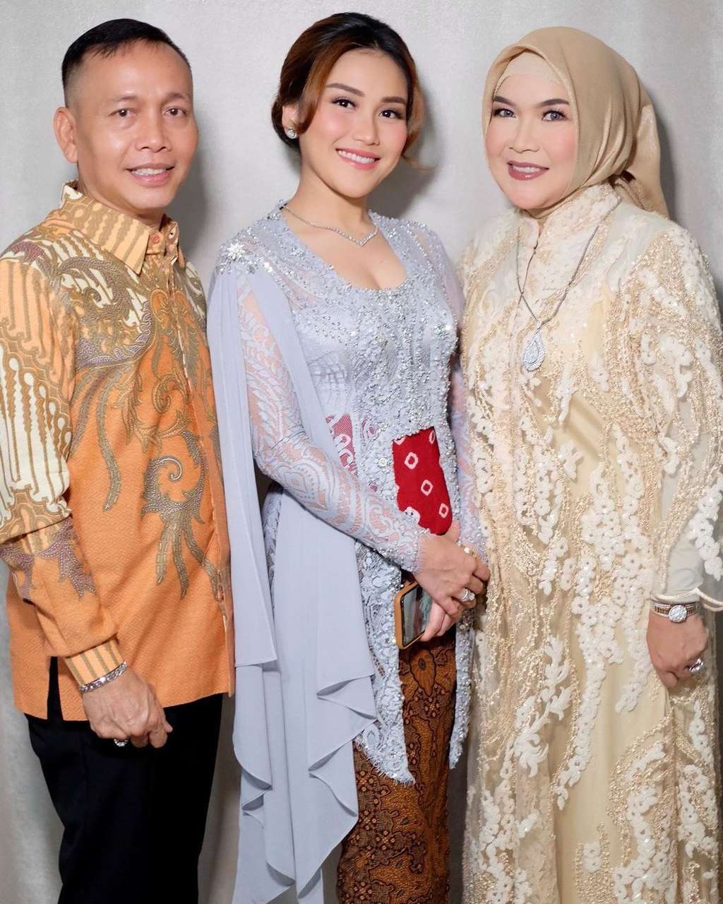Gaya 10 Seleb di Nikahan Billar & Lesty, Abdul Rozak Disorot!