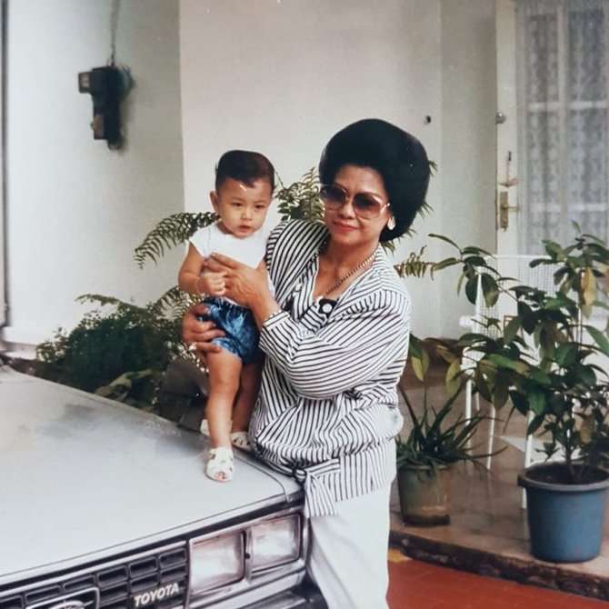8 Potret Masa Muda Nenek Seleb, Cantik Banget!