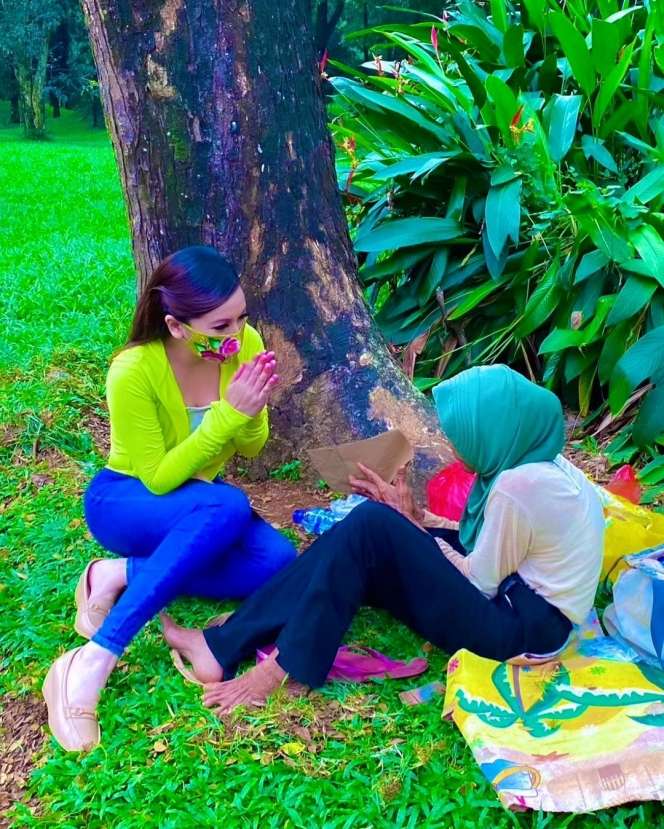 Bagi Rezeki di Jalan, Kecantikan Istri Kombes Polisi Disorot