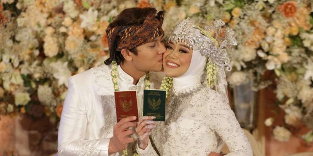 Deretan Seleb Menikah dengan Mahar Mata Uang Asing