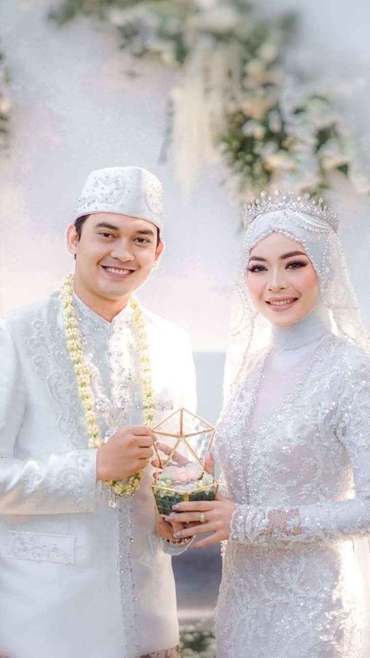 Deretan Seleb Menikah dengan Mahar Mata Uang Asing