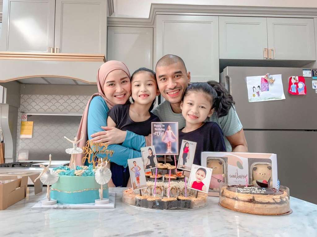 Jarang Disorot, Intip 8 Foto Cantiknya Anak Kedua Indro Warkop