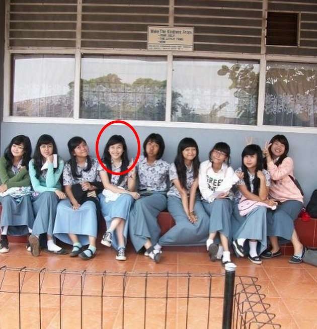 Pernah Dibully Kakak Kelas, Ini 9 Foto Ayu Ting Ting Saat SMA