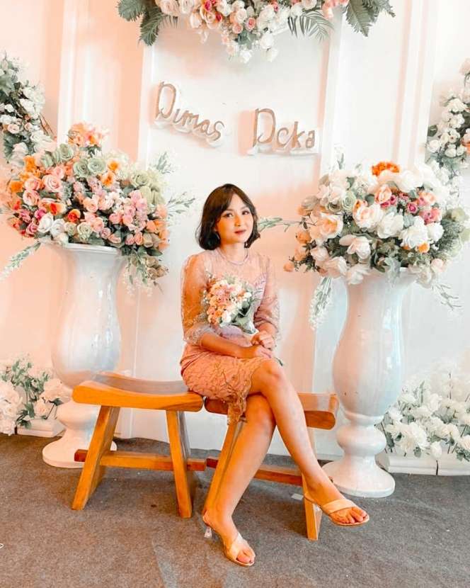 Cantiknya Bak Boneka Susan, 8 Potret Ipda Ajeng yang Viral