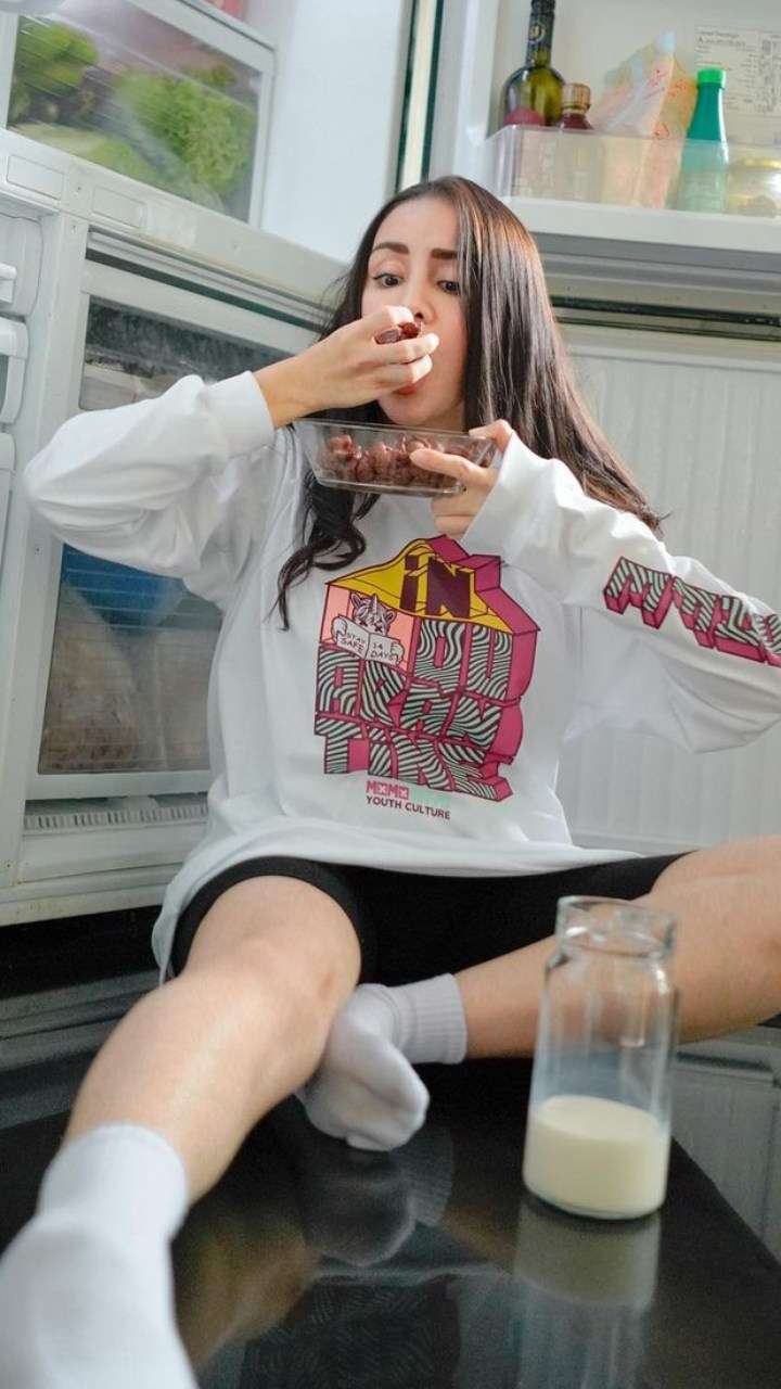 OOTD Momo Geisha 'Ngubek' Kulkas, Kece Abis!
