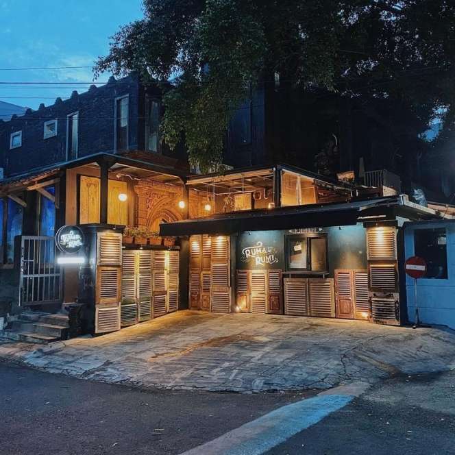 Tak Banyak yang Tahu, 8 Seleb Ini Buka Warung di Depan Rumah