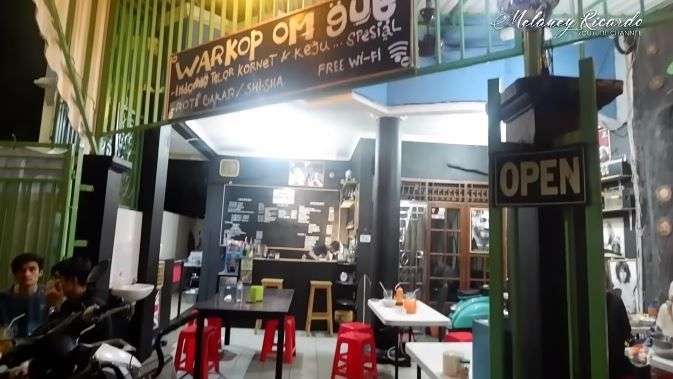 Tak Banyak yang Tahu, 8 Seleb Ini Buka Warung di Depan Rumah