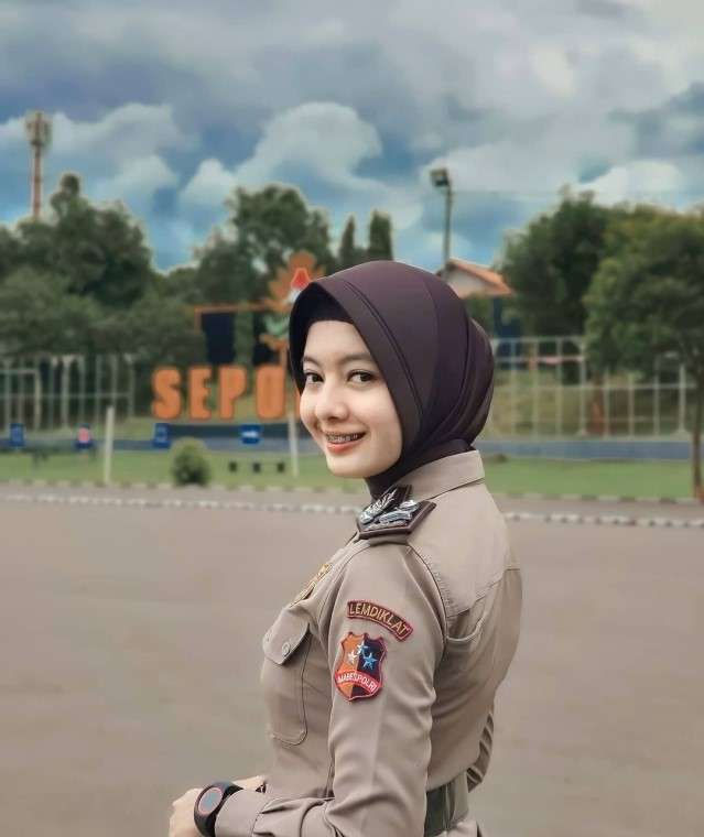 6 Potret Cantik Bripda Fatimah, Polwan yang Jago Pencak Silat