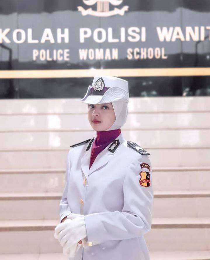 6 Potret Cantik Bripda Fatimah, Polwan yang Jago Pencak Silat