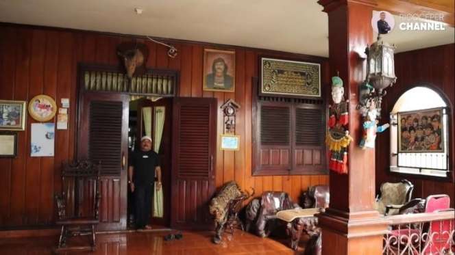 Kalahkan Raffi Ahmad, Intip 9 Potret Mewahnya Rumah Haji Bolot