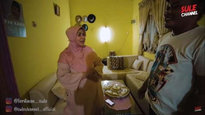 Kalahkan Raffi Ahmad, Intip 9 Potret Mewahnya Rumah Haji Bolot