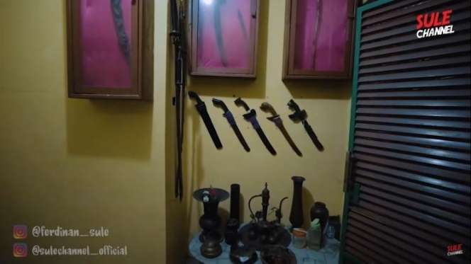 Kalahkan Raffi Ahmad, Intip 9 Potret Mewahnya Rumah Haji Bolot