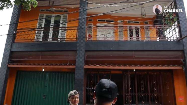 Kalahkan Raffi Ahmad, Intip 9 Potret Mewahnya Rumah Haji Bolot