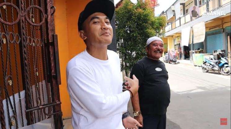 Kalahkan Raffi Ahmad, Intip 9 Potret Mewahnya Rumah Haji Bolot