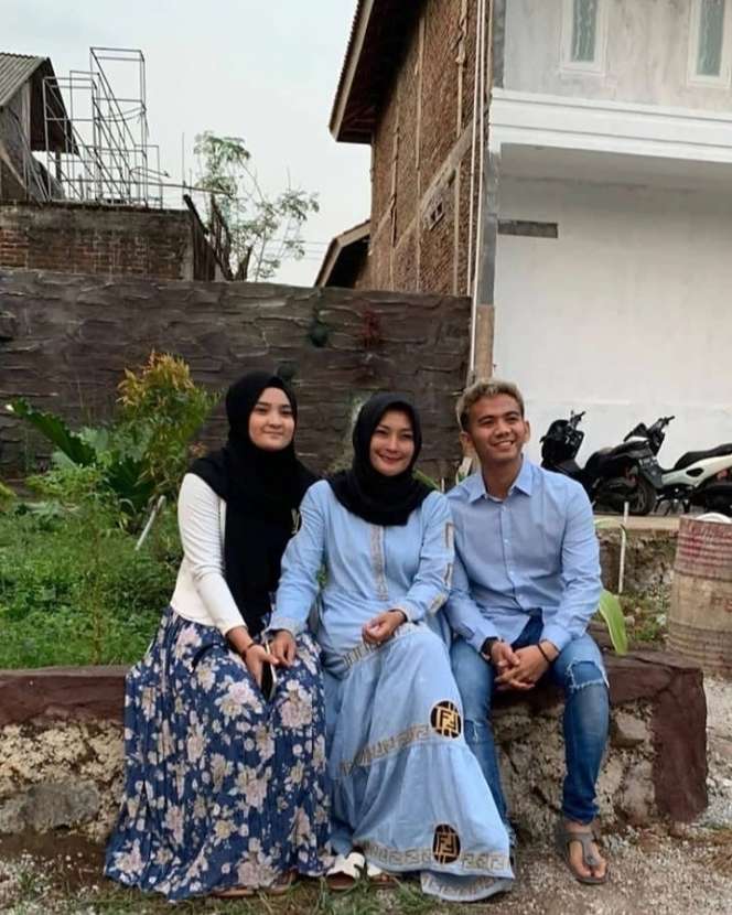 Tak Pernah Diekspos, Ini 8 Foto Cantiknya Calon Istri Ridho DA