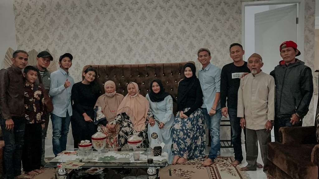 Tak Pernah Diekspos, Ini 8 Foto Cantiknya Calon Istri Ridho DA