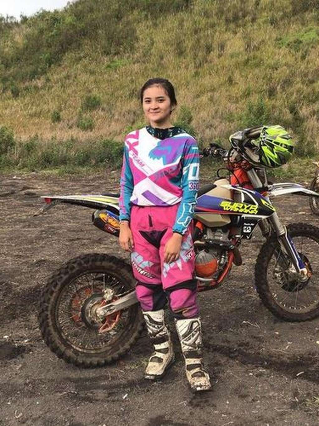 Tak Pernah Diekspos, Ini 8 Foto Cantiknya Calon Istri Ridho DA