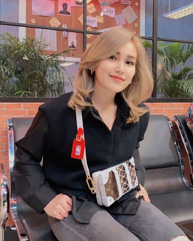 8 Foto Cantiknya Ayu Ting Ting dengan Warna Rambut Baru, Wow!