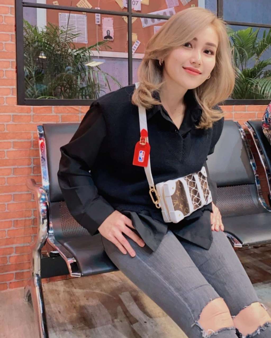 8 Foto Cantiknya Ayu Ting Ting dengan Warna Rambut Baru, Wow!