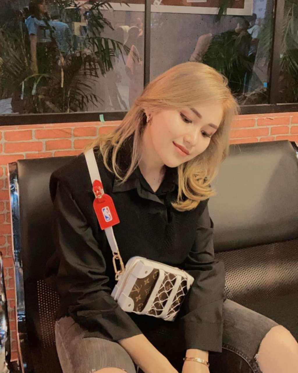 8 Foto Cantiknya Ayu Ting Ting dengan Warna Rambut Baru, Wow!