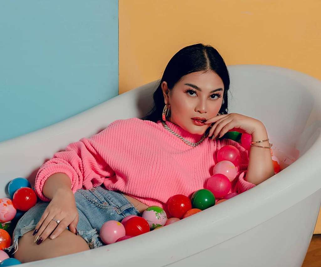 10 Pose Berani Gita, Kakak Ghea Youbi yang Body Goals Abis