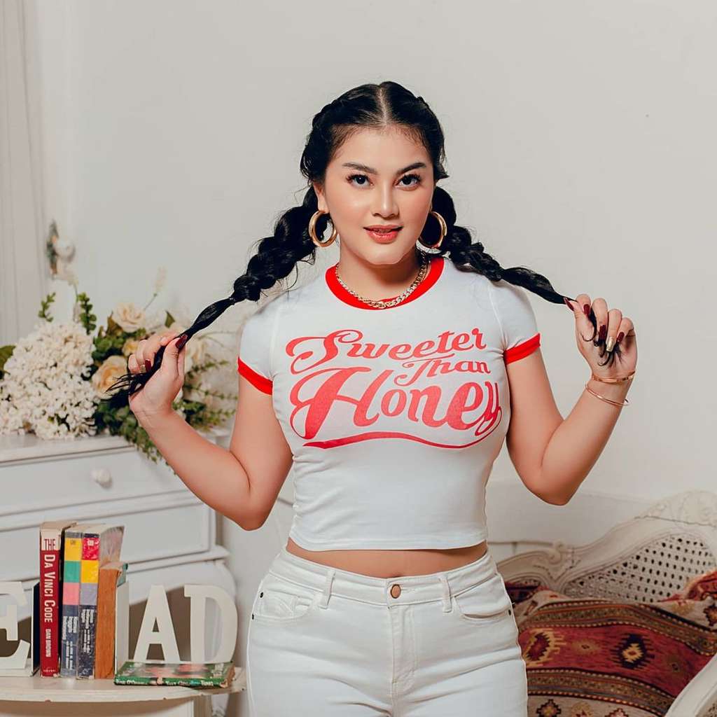 10 Pose Berani Gita, Kakak Ghea Youbi yang Body Goals Abis