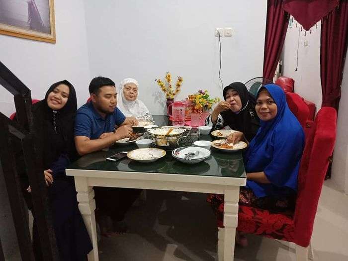 Dulu Gubuk Reot, Ini 9 Foto Mewahnya Rumah Aty Kodong Sekarang