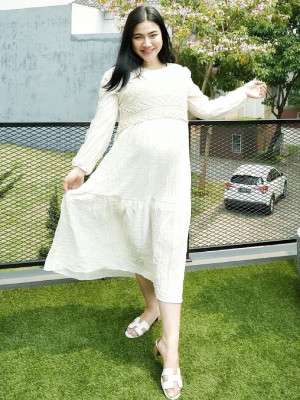 Gaya Stylish Felicya Angelista Pamer Baby Bump Disorot