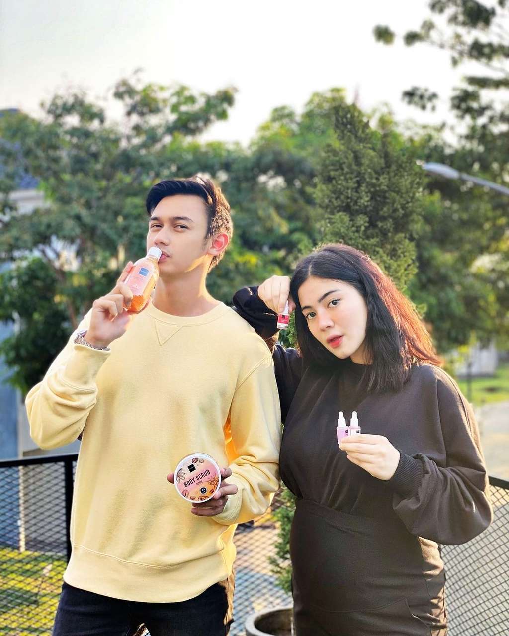Gaya Stylish Felicya Angelista Pamer Baby Bump Disorot