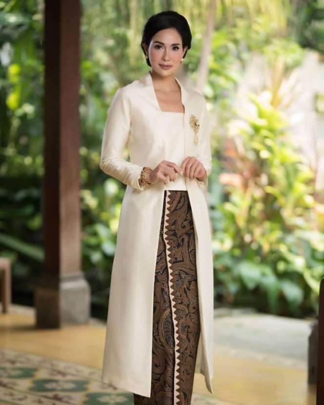 Potret Adu Gaya Istri Para Menteri Saat Kenakan Kebaya