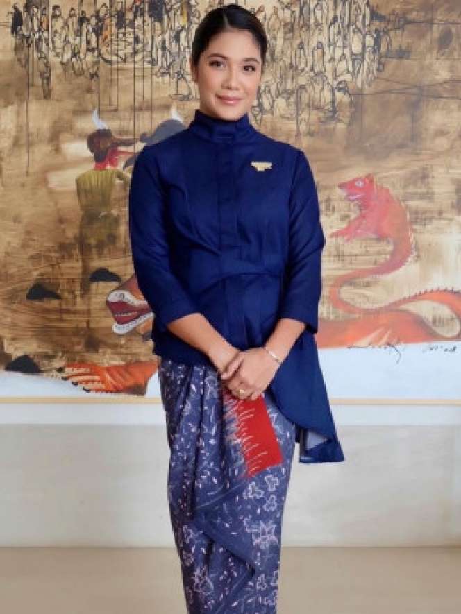 Potret Adu Gaya Istri Para Menteri Saat Kenakan Kebaya
