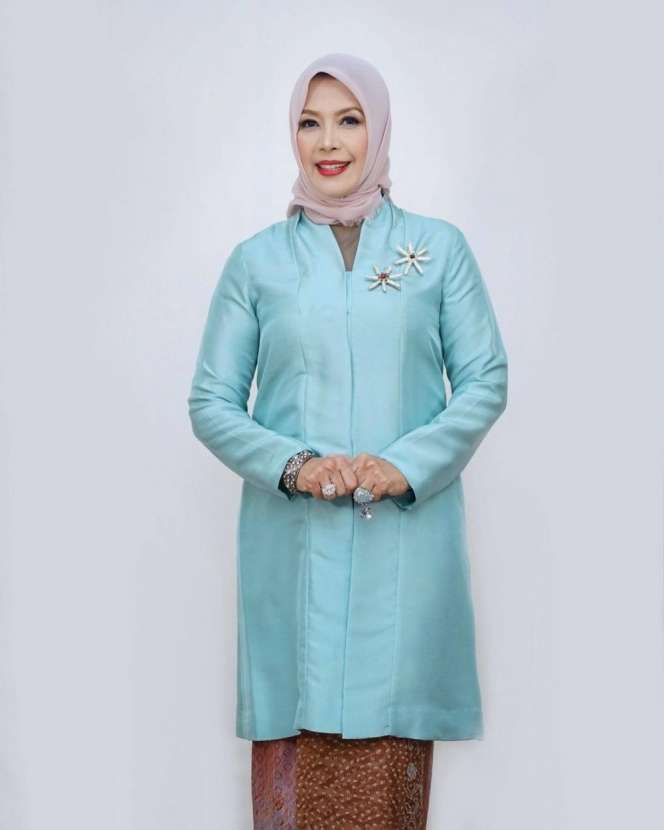 Potret Adu Gaya Istri Para Menteri Saat Kenakan Kebaya