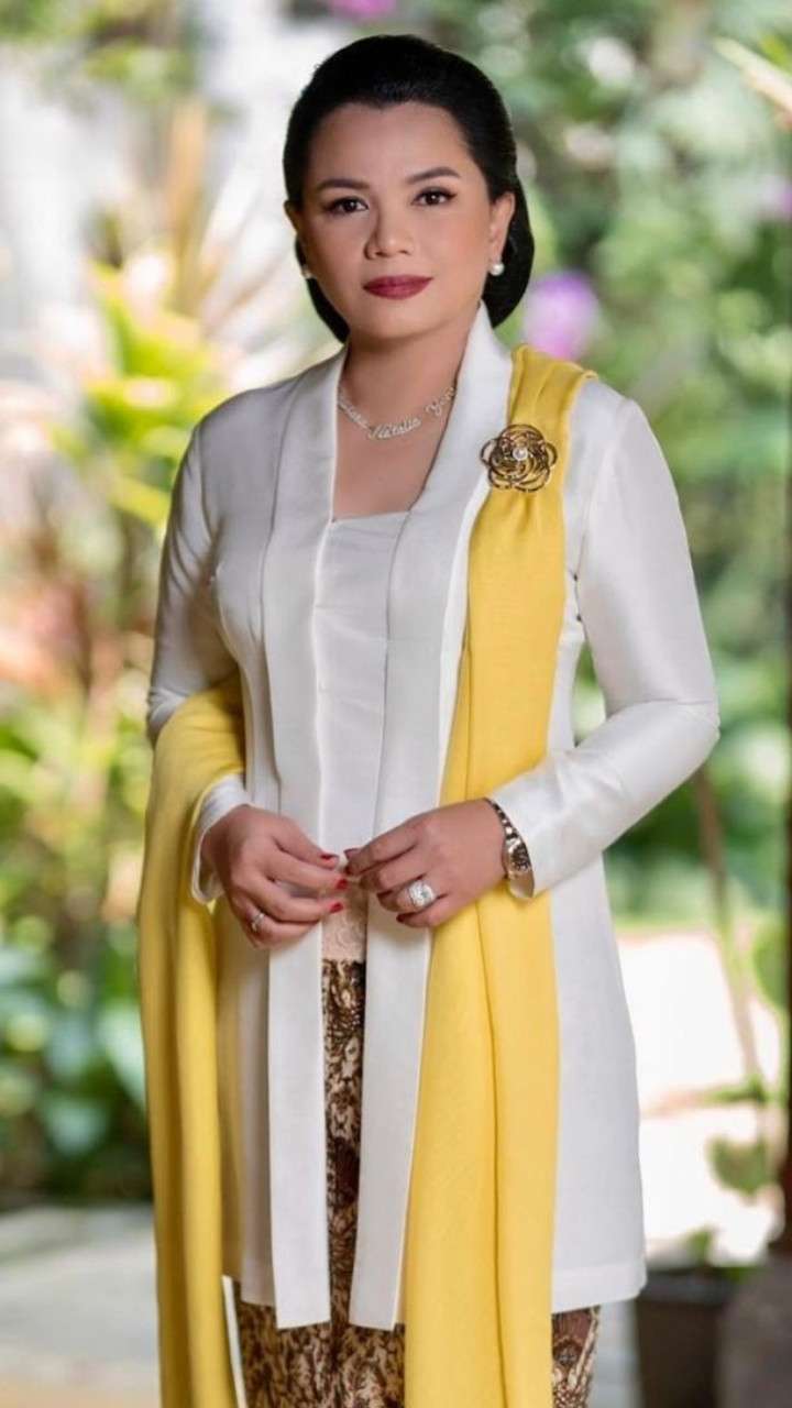 Potret Adu Gaya Istri Para Menteri Saat Kenakan Kebaya