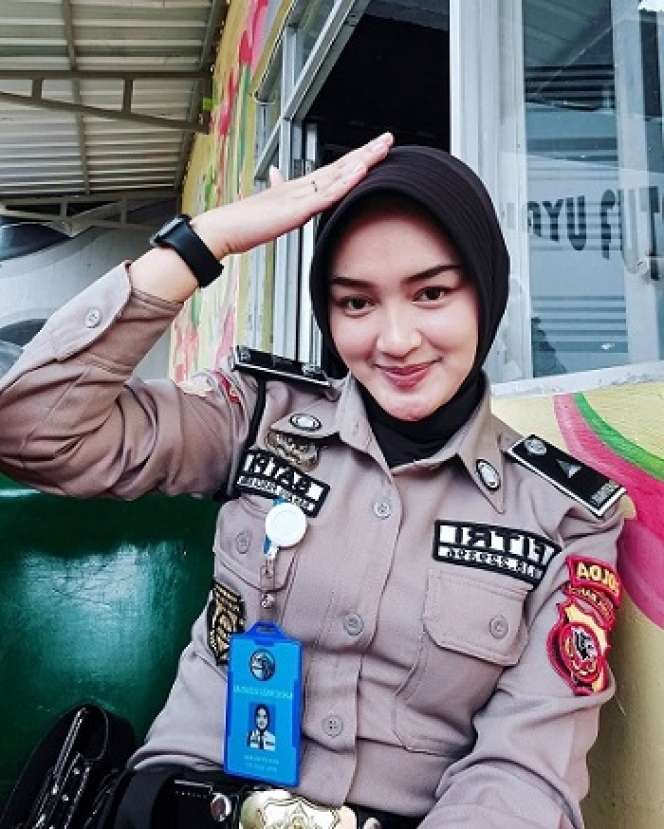 Viral Satpam Cantik Disebut Tak Kalah dari Polwan, Ini Fotonya