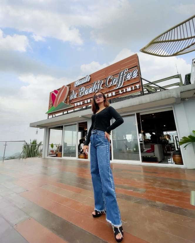 Potret Maharany, Ibu Amabel Lennata yang Cantik dan Body Goals