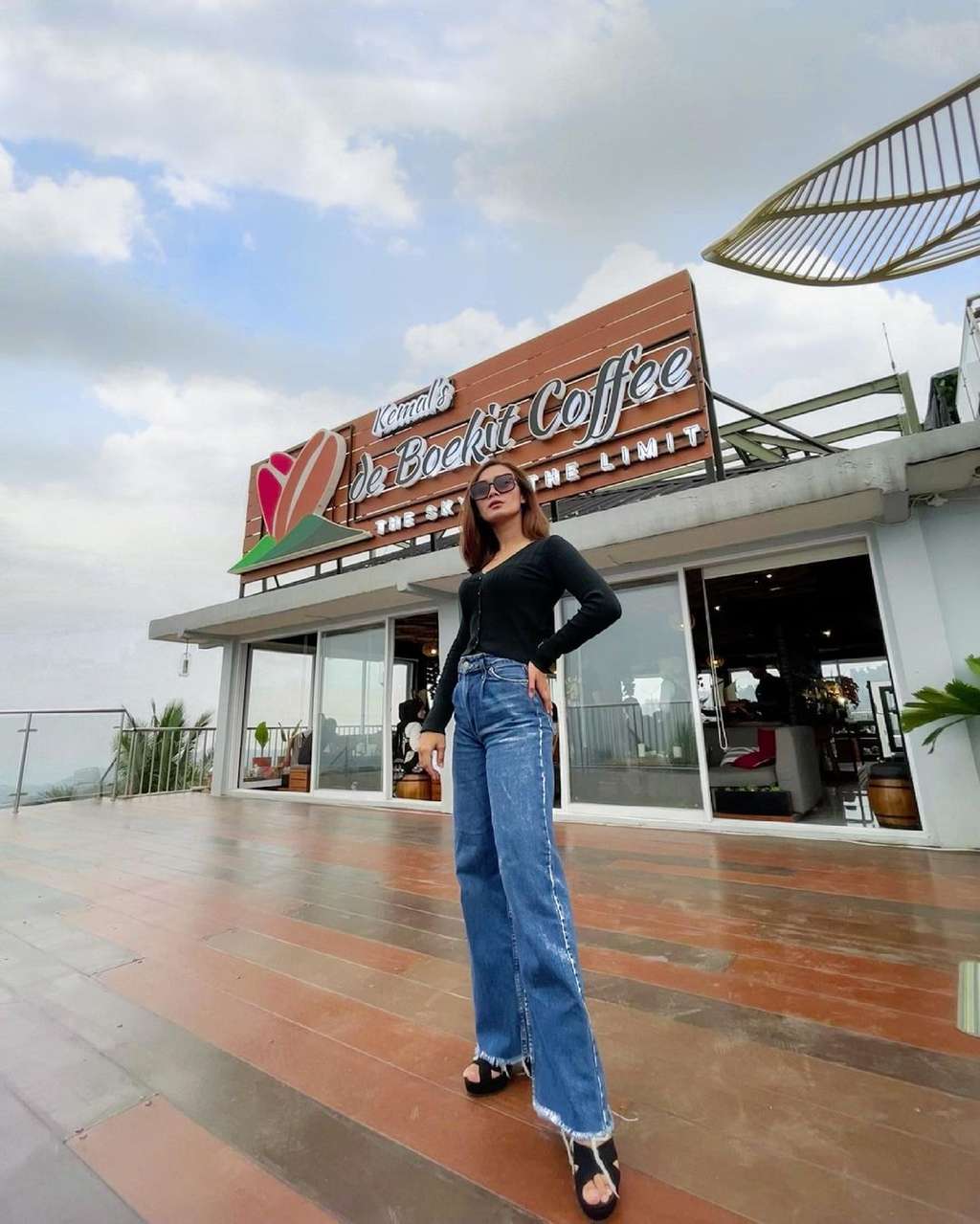 Potret Maharany, Ibu Amabel Lennata yang Cantik dan Body Goals