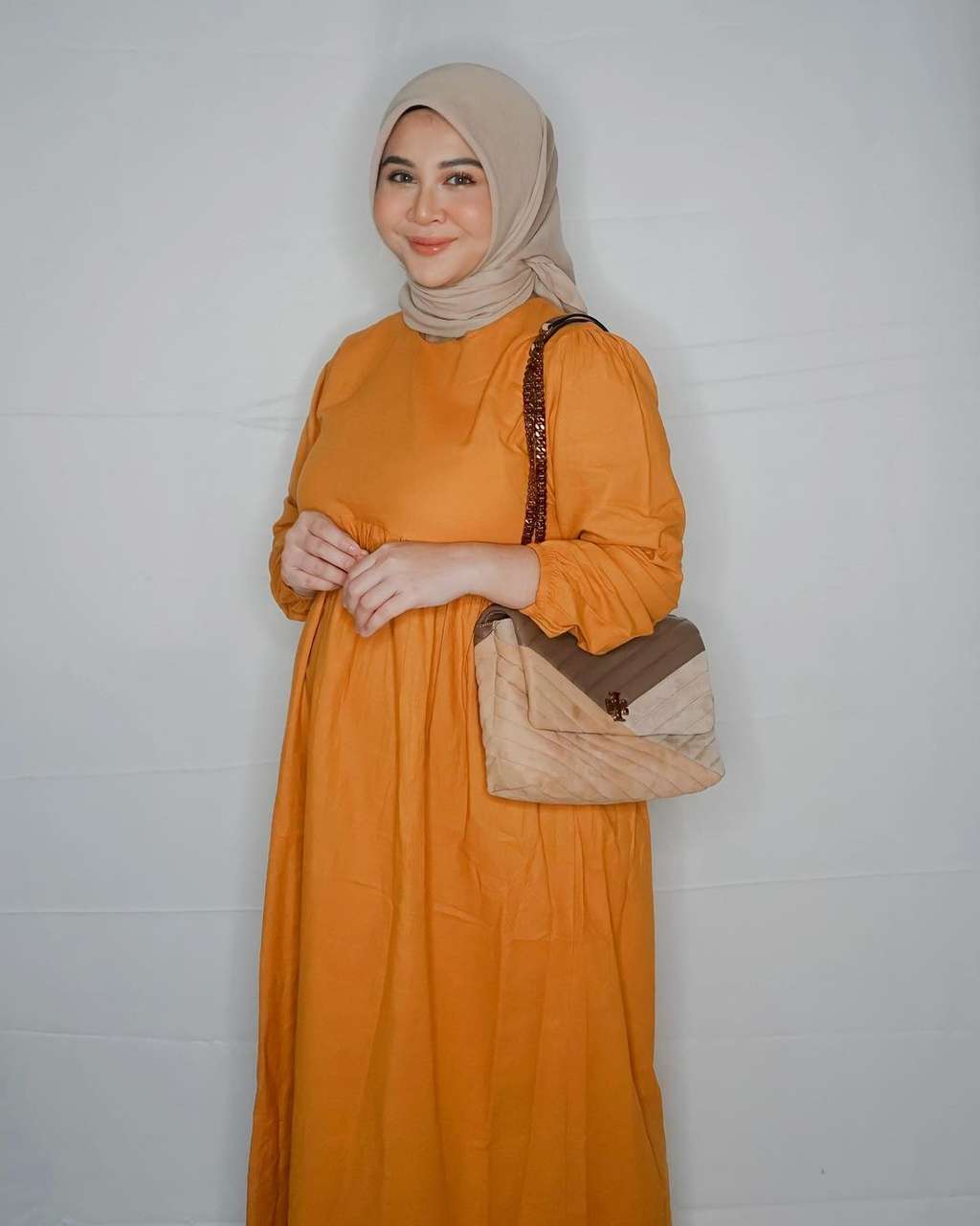 Potret Kesha Ratuliu Bumil Cantik, Pipi Chubby Bikin Gemes!