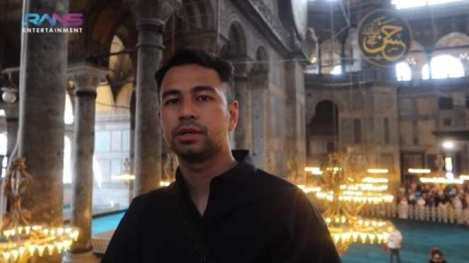 Potret Raffi Ahmad & Nagita Slavina Kunjungi Hagia Sophia