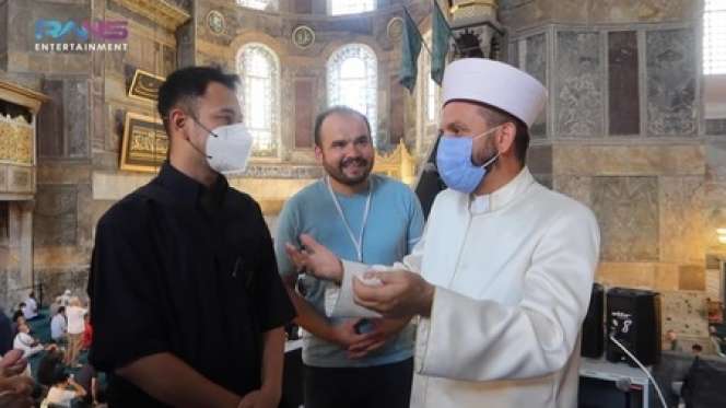 Potret Raffi Ahmad & Nagita Slavina Kunjungi Hagia Sophia