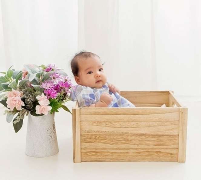 8 Potret Baby Korra, Anak Adinda Bakrie yang Fashionable Abis