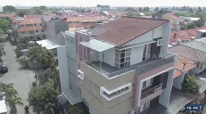 8 Foto Mewahnya Rumah Ci Lina, Penjual Bakmie Seksi yang Viral