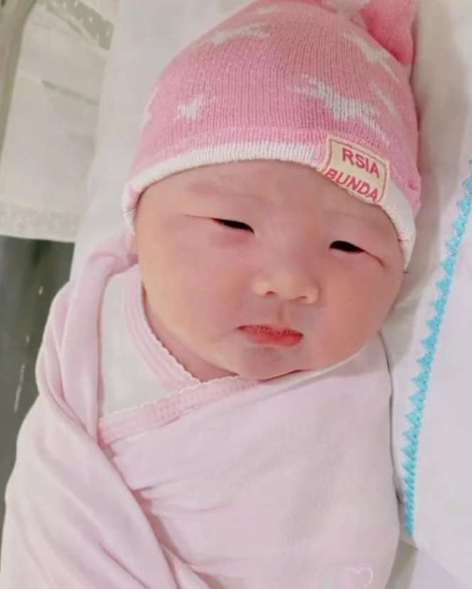 Baby Sarah Eliana Anak Kedua Ahok, Mirip Sang Ayah!