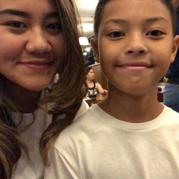 5 Potret Kebersamaan Anak-anak Adjie Massaid, Bikin Haru!