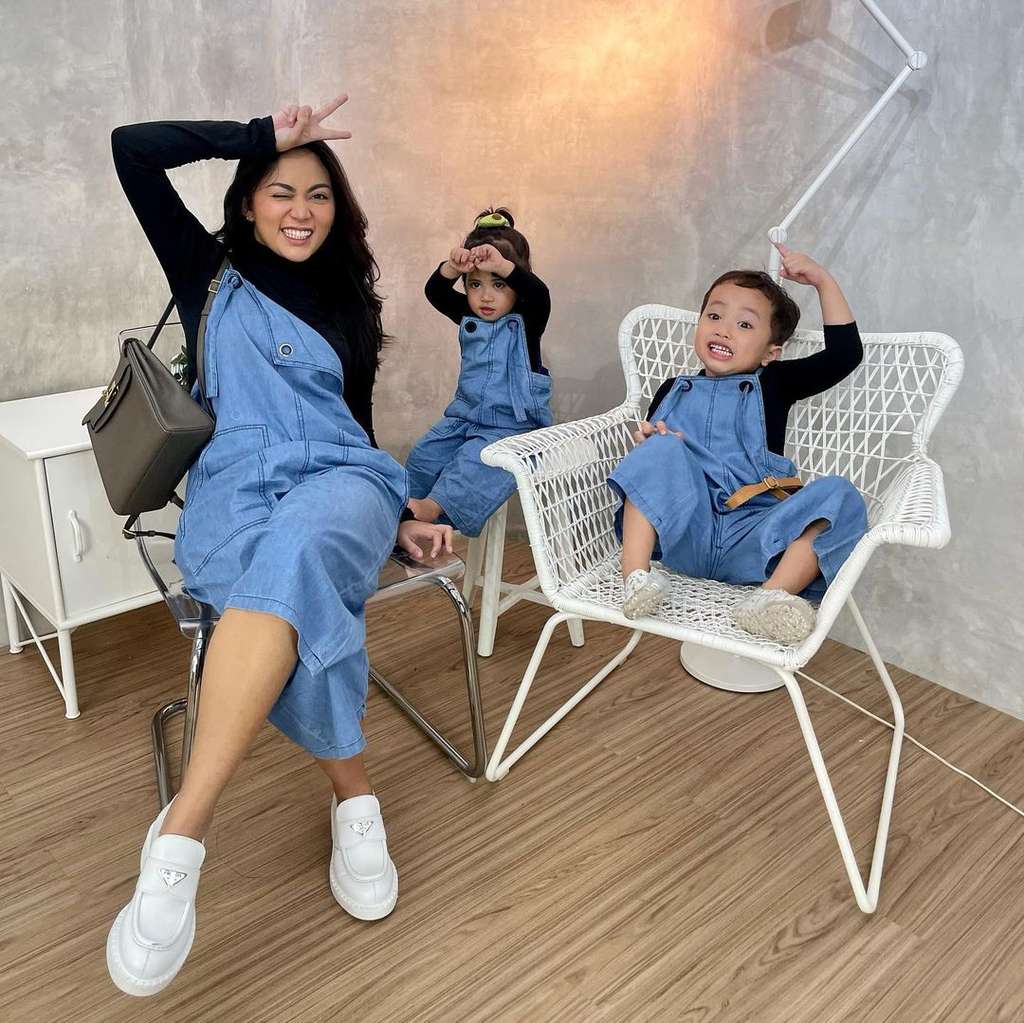 Sama-Sama Tajir, Intip 10 Adu Gaya Rachel Vennya & Medina Zein